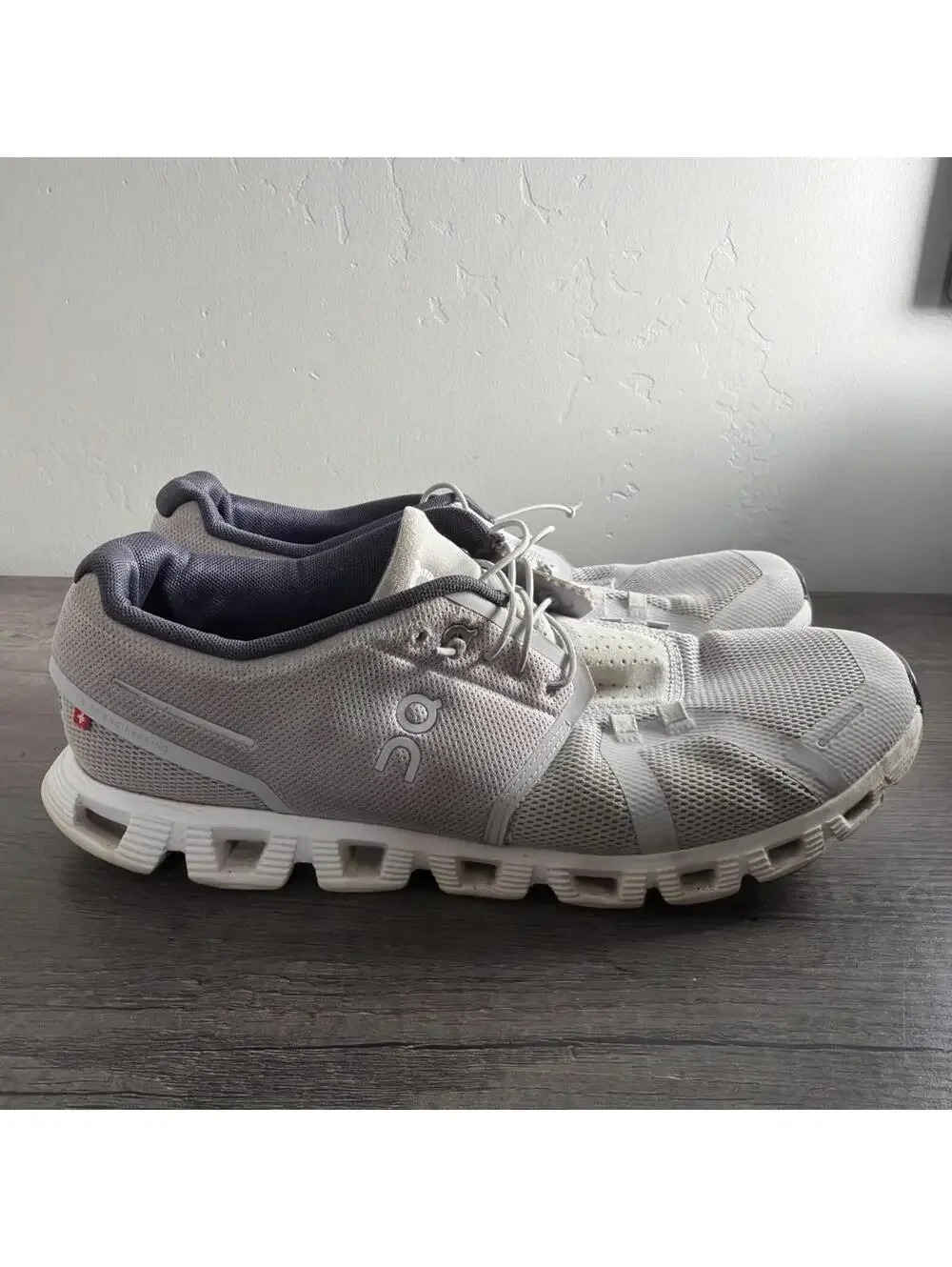 On Cloud 5 Running Shoes Mens Size 10.5 Gray White Lightweight Sneakers Cushion - Picture 1 of 5